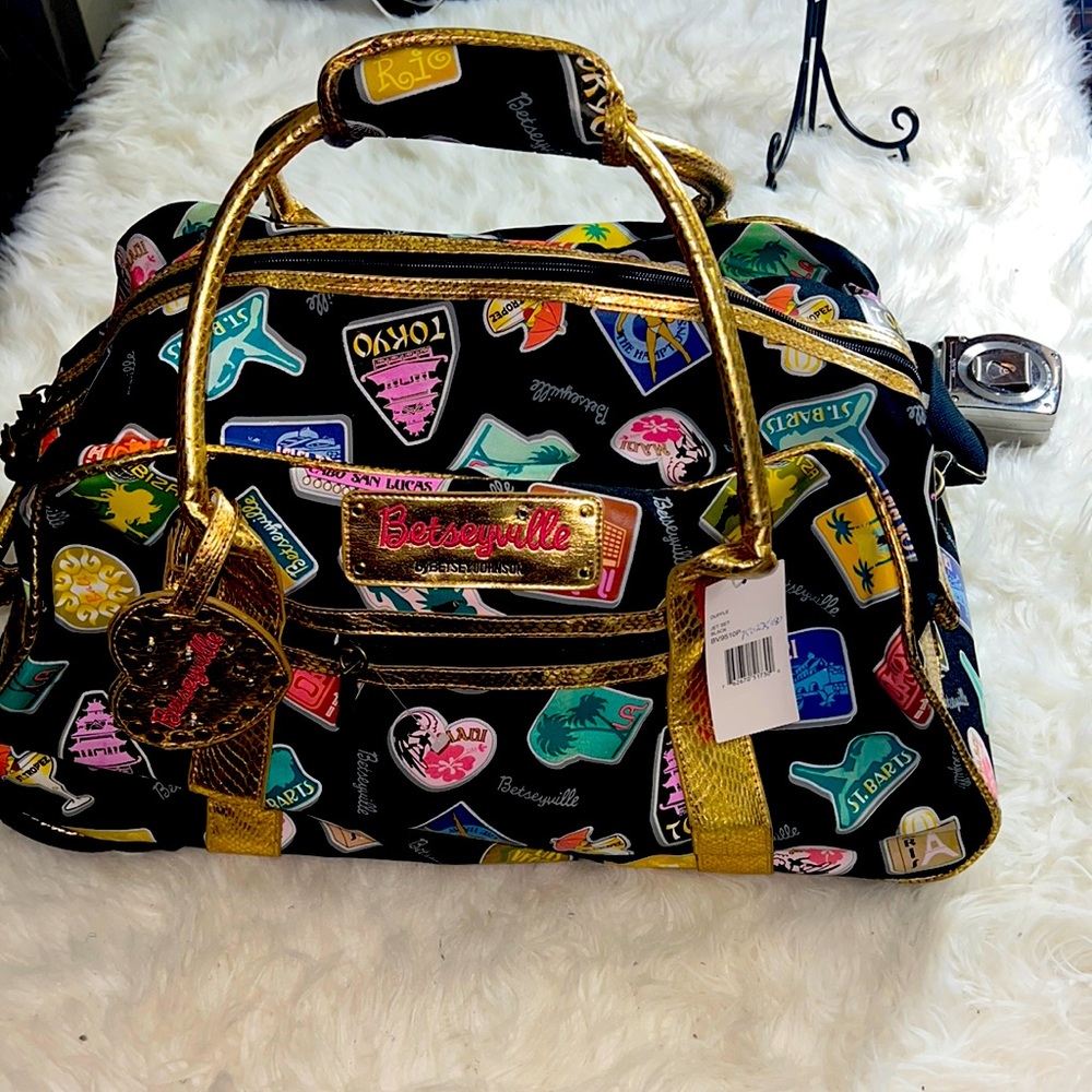 Betsey Johnson Cary on  Rolling bag